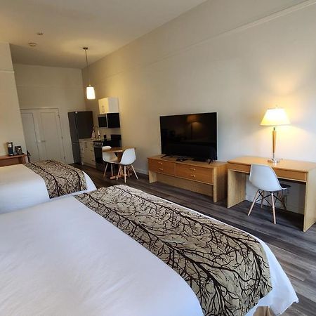 The Cedars Inn Hotel & Convention Centre Gibsons Eksteriør bilde