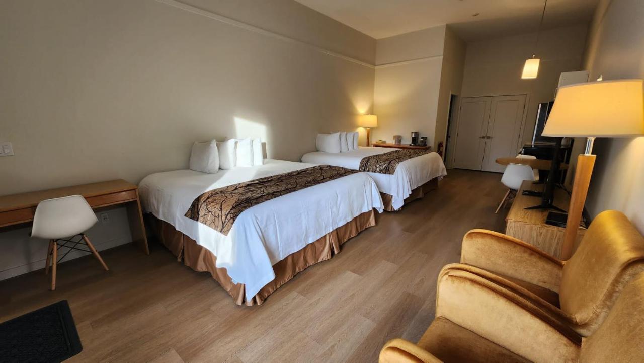 The Cedars Inn Hotel & Convention Centre Gibsons Eksteriør bilde