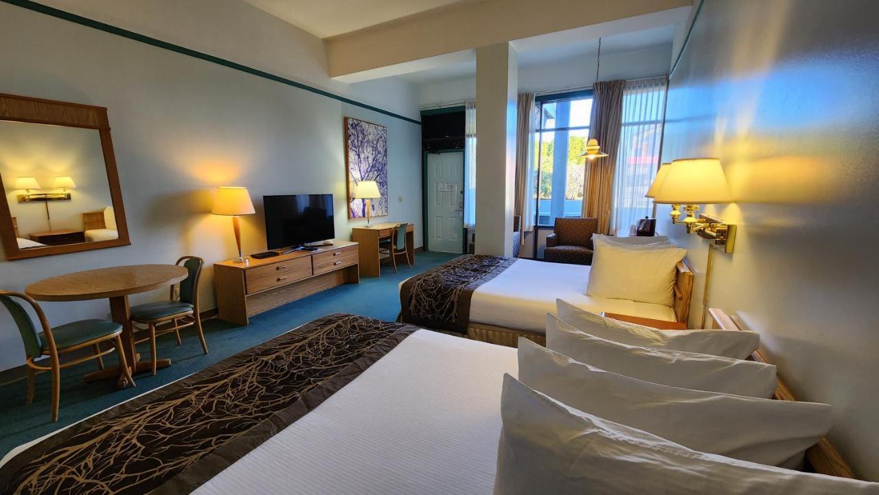 The Cedars Inn Hotel & Convention Centre Gibsons Eksteriør bilde