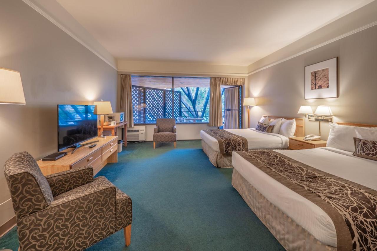 The Cedars Inn Hotel & Convention Centre Gibsons Eksteriør bilde